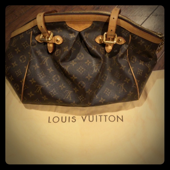Louis Vuitton Handbags - Louis Vuitton Tivoli GM       💯authentic